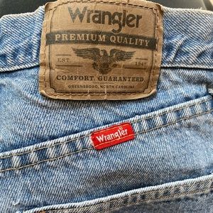 VINTAGE! Wrangler jeans, distressed at knee